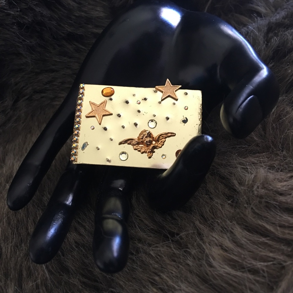 Vintage 1988 artist signed gold tone brooch pin